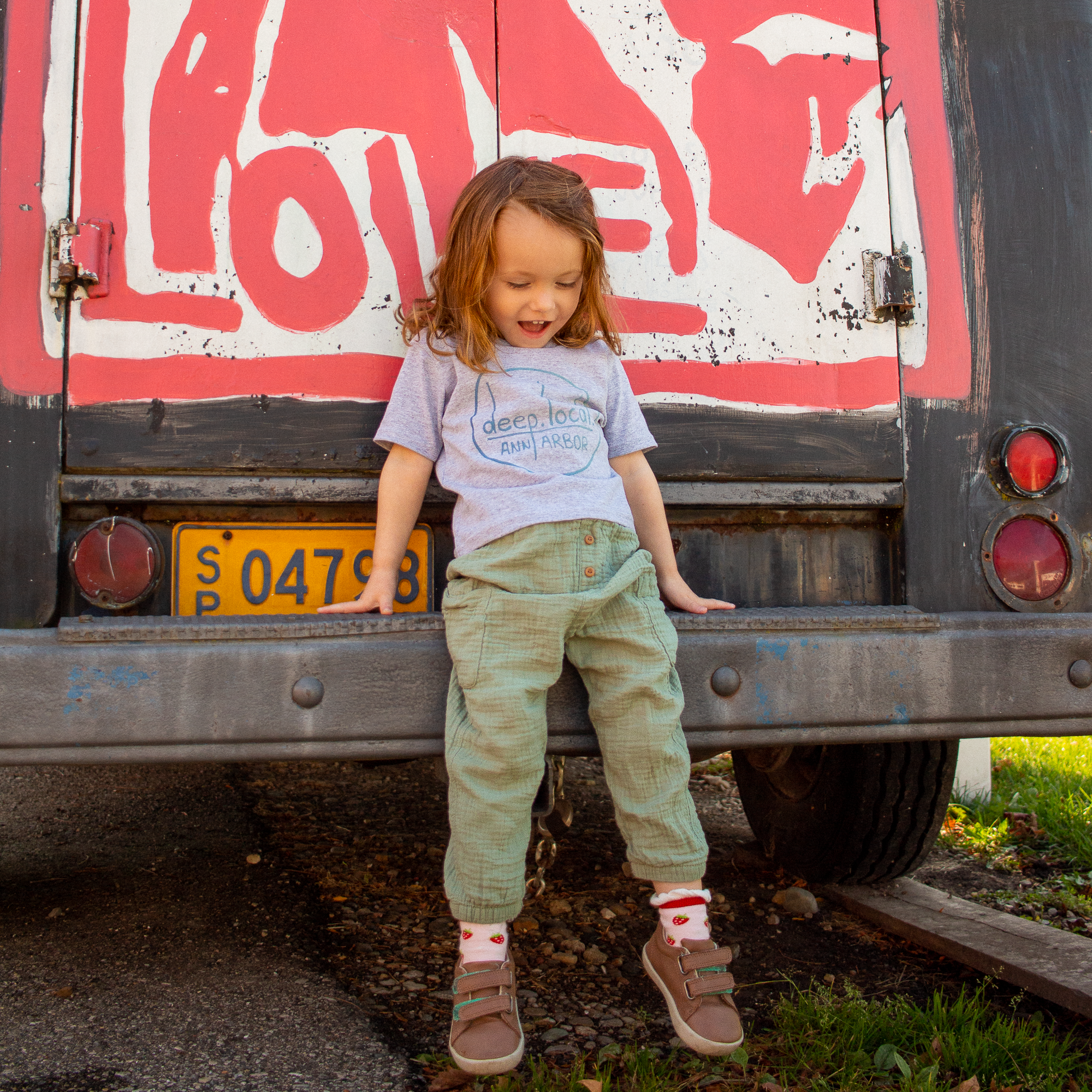 kid on roosroast van